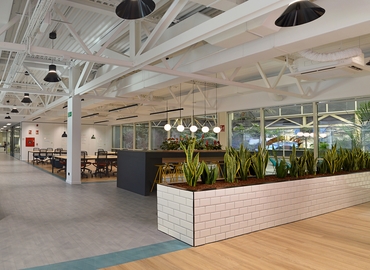 Alquile oficinas de coworking en San Fernando de Henares 1000 m², Avenida de Castilla 2 - 0 | MatchOffice.es
