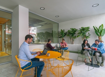 10 m² Shared workspace  in Zaragoza, Calle de José María Lacarra de Miguel 40 (50008) - 3 | MatchOffice
