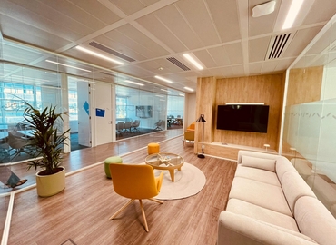 Explore oficinas de coworking en Madrid Canillejas 1200 m², Calle de Campezo 1 - 10 | MatchOffice