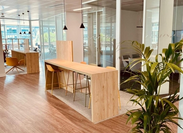 Explore coworking en Madrid Canillejas 1200 m², Calle de Campezo 1 - 11 | MatchOffice.es