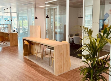 Explore oficinas compartidas en Madrid Canillejas 1200 m², Calle de Campezo 1 - 13 | MatchOffice.es