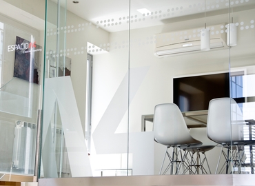 Explore coworking en Madrid Hortaleza 10 m², Avenida de Manoteras 10 - 5 | MatchOffice.es