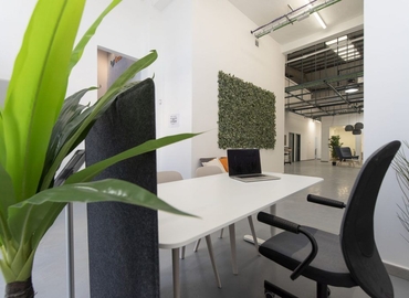 Observe oficinas compartidas en Málaga 1600 m², Carril de la Cordobesa - 6 | MatchOffice.es