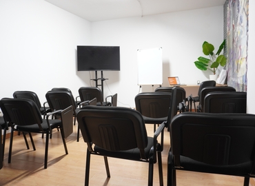 Alquile sala de conferencias en Málaga , Calle Marqués de Valdeflores 10 - 5 | MatchOffice.es