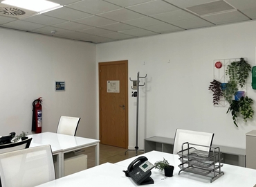Observe oficinas de coworking en Sevilla 50 m², Calle Charles Darwin S/N - 6 | MatchOffice.es