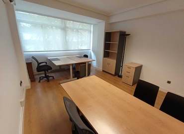 Explore oficinas compartidas en Madrid Centro 40 m², Calle del Poeta Joan Maragall 60 - 2º planta - 6 | MatchOffice