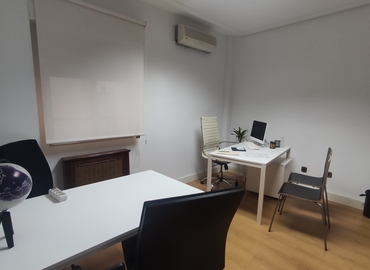 Alquile oficinas compartidas en Madrid Centro 40 m², Calle del Poeta Joan Maragall 60 - 2º planta - 9 | MatchOffice.es