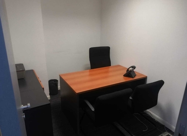 Explore oficinas compartidas en Pozuelo de Alarcón 60 m², Calle Gobelas 17 - 7 | MatchOffice