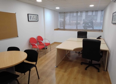 Centros de negocio en alquiler en Sevilla 50 m², Plaza Aviador Ruiz de Alda 11 - 21 | MatchOffice.es