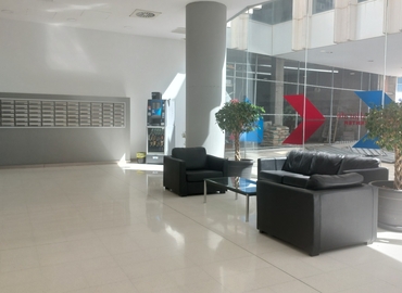 Reserve sala de conferencias en Sevilla , Plaza de las Naciones 10 - 10 | MatchOffice.es