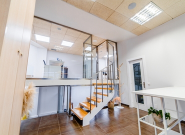 Explore oficinas de coworking en Burgos 132 m², Calle Santa Águeda - 13 | MatchOffice