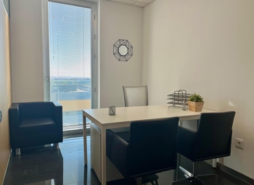 Explore oficinas compartidas en Sevilla 20 m², Plaza de las Naciones 10 - 1 | MatchOffice.es