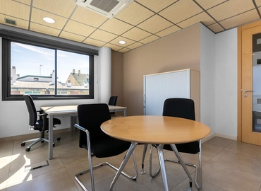 Alquile oficinas de coworking en Málaga 10 m², Plaza de la Solidaridad 12 - 3 | MatchOffice.es