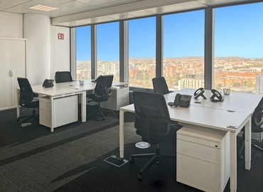 Explore coworking en Madrid Chamartín 10 m², Paseo de la Castellana - 3 | MatchOffice
