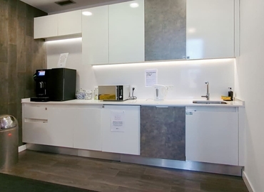 Observe oficinas de coworking en Madrid Ciudad Lineal 10 m², Calle de Martinez Villergas - 5 | MatchOffice.es