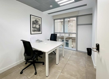 Explore oficinas compartidas en Zaragoza 10 m², Calle de Alfonso I - 3 | MatchOffice.es