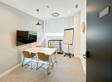 Explore coworking en Sevilla 10 m², Calle Almutamid 6 - 9 | MatchOffice