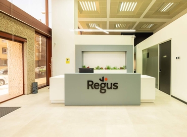 Explore oficinas compartidas en Madrid Ciudad Lineal 10 m², Calle de Juan Ignacio Luca de Tena - 11 | MatchOffice.es