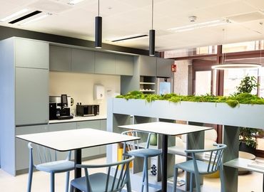 Explore oficinas compartidas en Madrid Ciudad Lineal 10 m², Calle de Juan Ignacio Luca de Tena - 9 | MatchOffice