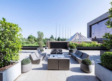 Explore oficinas de coworking en Madrid Ciudad Lineal 10 m², Calle de Juan Ignacio Luca de Tena - 10 | MatchOffice