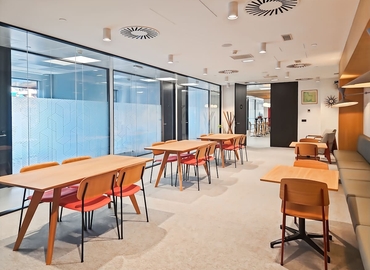 Parque empresarial disponible para alquilar en Ciutat Vella 10 m², Pg. de la Zona Franca - 9 | MatchOffice.es