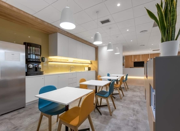 Explore oficinas compartidas en Cornellá del Llobregat 10 m², Plaça de la Pau - 3 | MatchOffice.es