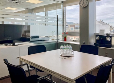 Reserve sala de reuniones en Madrid Salamanca , Calle de Maria de Molina - 9 | MatchOffice