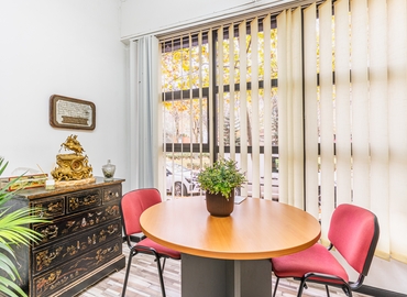 Alquile oficinas compartidas en Madrid Centro 44 m², Calle López de Aranda 35 - 5 | MatchOffice