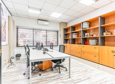 Alquile oficinas compartidas en Madrid Centro 44 m², Calle López de Aranda 35 - 0 | MatchOffice