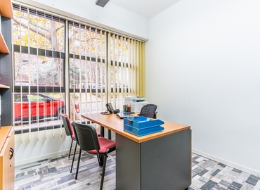 Alquile oficinas de coworking en Madrid Centro 44 m², Calle López de Aranda 35 - 8 | MatchOffice
