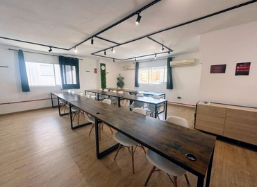 Explore oficinas compartidas en Málaga 200 m², Calle Puerto 14 - 7 | MatchOffice