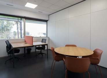 Business center C/ José Delgado Brackembury nº 11 41011 Seville