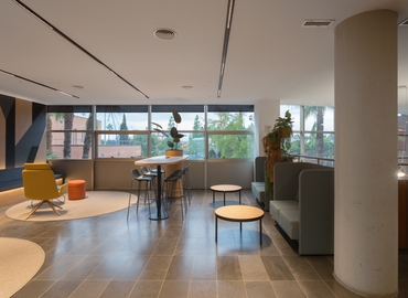 Business center C/ José Delgado Brackembury nº 11 41011 Seville