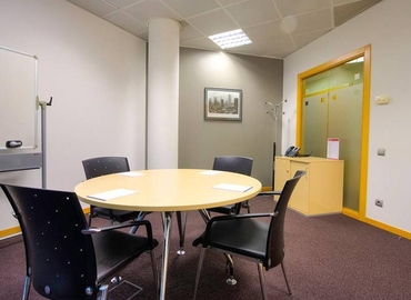 Alquile sala de reuniones equipada en Barcelona 100 m², Gran Via de les Corts Catalanes 583 - 9 | MatchOffice