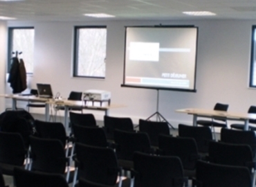 Choose a 50 m² Conference hall in Vienne, 30 (38202) - 4 | MatchOffice.com