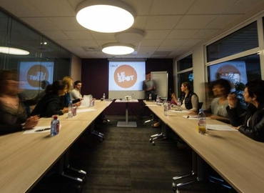 Choose a 24 m² Conference hall in Neuilly-Sur-Seine, 60 avenue Charles de Gaulle (92220) - 2 | MatchOffice.com