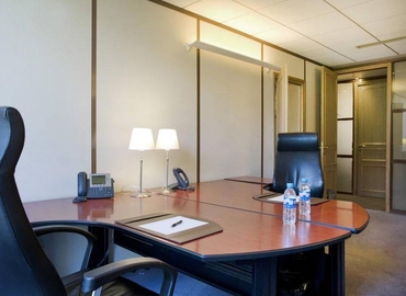 Book a 27 m² Meeting room in Paris, 121 avenue des Champs Elysées (75008) - 1 | MatchOffice.com