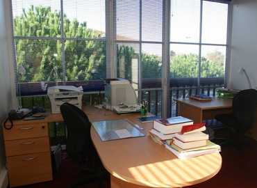 Choose a 20 m² Convention center in La Rochelle, 10-14 rue Jean Perrin (17000) - 1 | MatchOffice