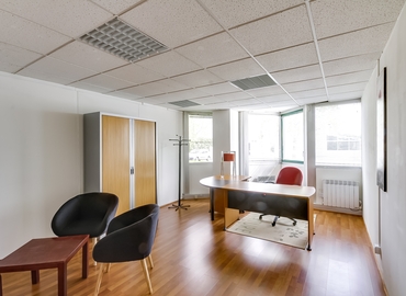 130 m² Serviced office in Saint Genis Pouilly, Rue Auguste Piccard 30 (01630) - 1 | MatchOffice.com
