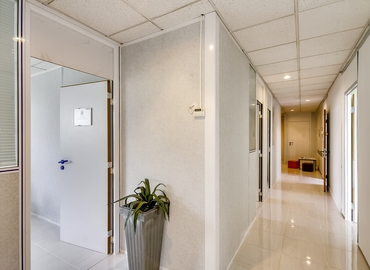 130 m² Business space in Saint Genis Pouilly, Rue Auguste Piccard 30 (01630) - 4 | MatchOffice.com