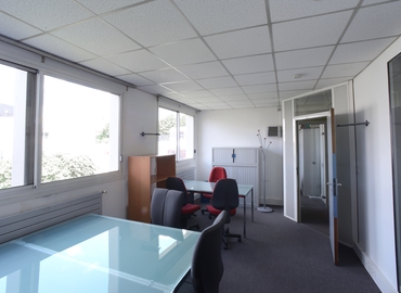 Choose a 50 m² Meeting room in Courbevoie, 293 bd St Denis (92400) - 8 | MatchOffice.com