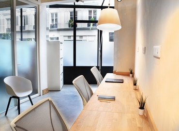 100 m² Shared workspace in Paris 17, Rue Truffaut 33 (75017) - 1 | MatchOffice