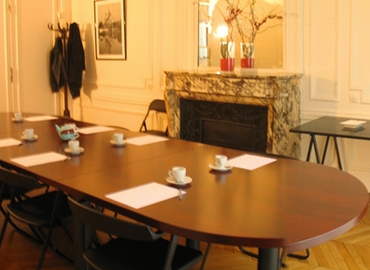 Rent comfortable a 25 m² Coworking space  in Paris, Rue Troyon 3 (75017) - 2 | MatchOffice.com