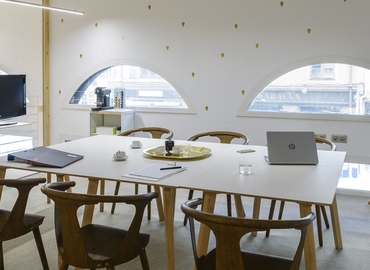 Book a 50 m² Conference center in Nice, 1 Place du Pin (06300) - 2 | MatchOffice.com