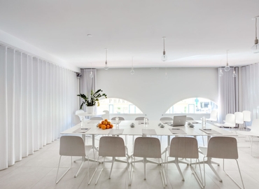 Rent a 17 m² Conference room in Nice, 1 Place du Pin (06300) - 1 | MatchOffice.com