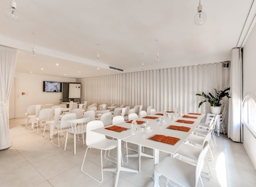 Book a 17 m² Meeting room in Nice, 1 Place du Pin (06300) - 3 | MatchOffice.com