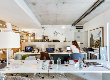 Rent a 16 m² Conference room in Nice, 1 Place du Pin  (06300) - 2 | MatchOffice.com