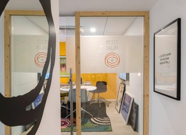 Book a 16 m² Conference hall in Nice, 1 Place du Pin  (06300) - 19 | MatchOffice