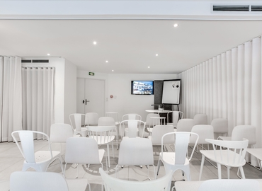 Rent a 71 m² Conference hall in Nice, 1 Place du Pin (06300) - 7 | MatchOffice.com