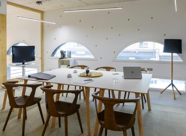 Rent a 24 m² Meeting room in Nice, 1 Place du Pin  (06300) - 1 | MatchOffice